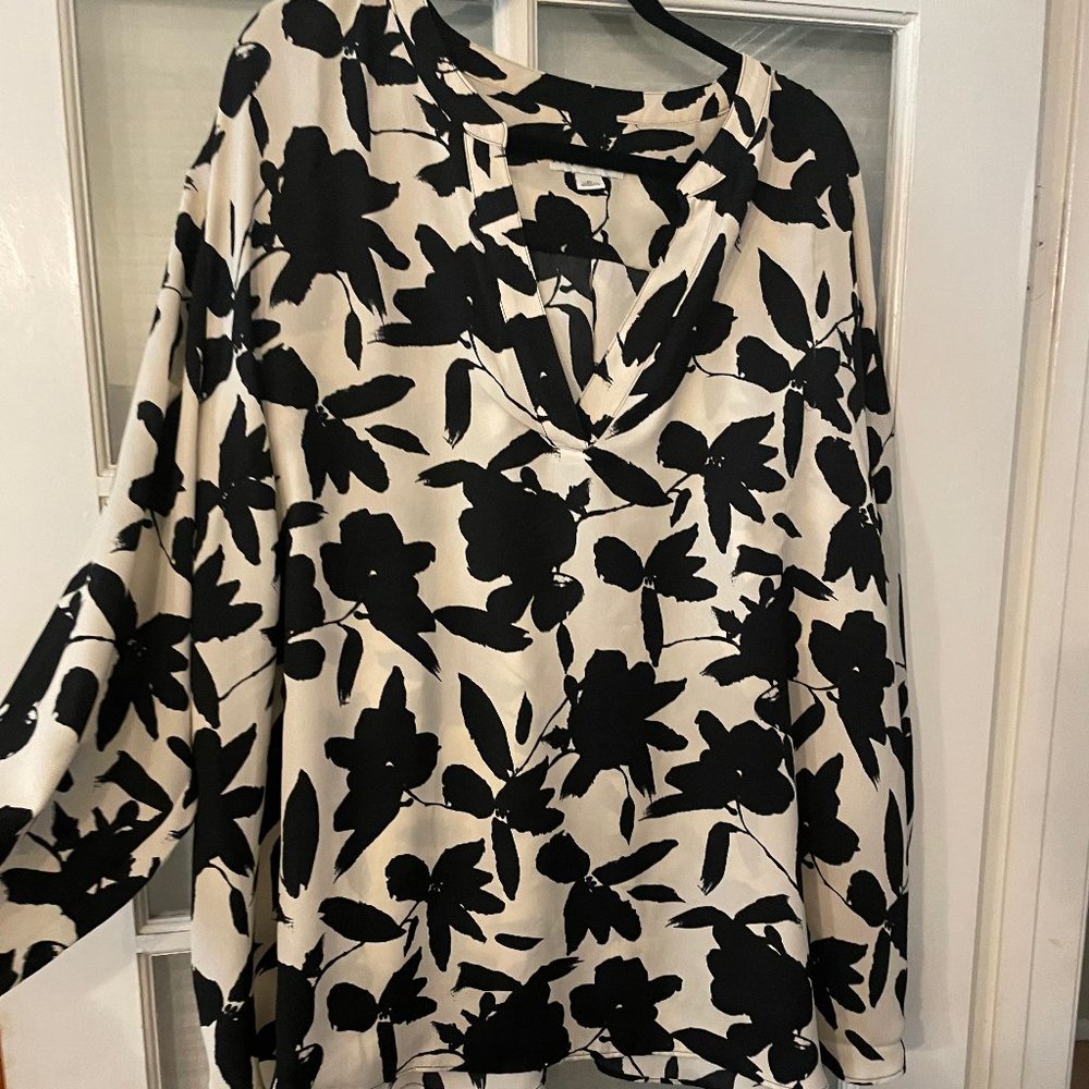 LIKE NEW!  Silkie-Feel Floral Blouse